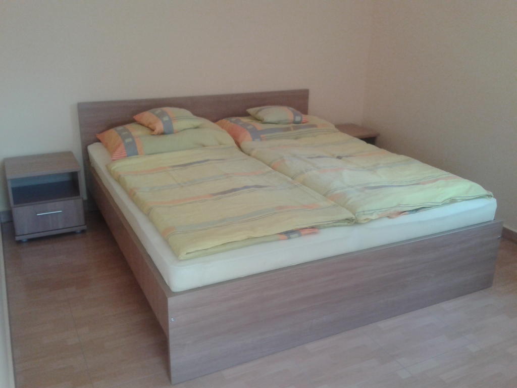 Határmenti Vendégház Zsira Habitación foto