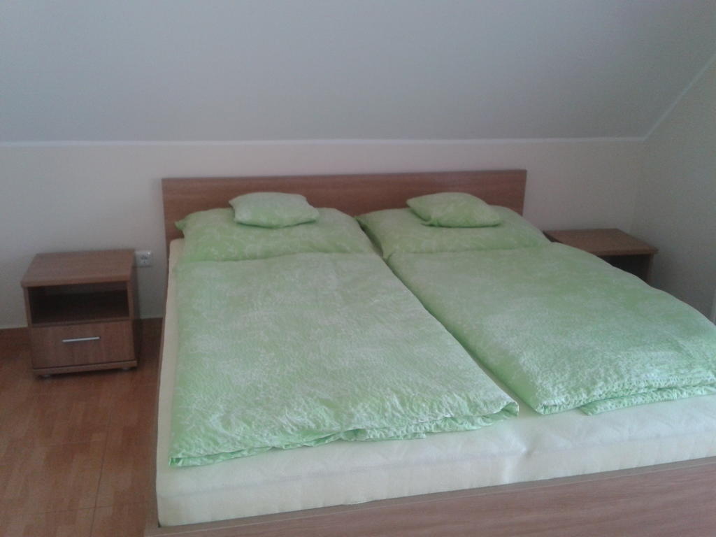 Határmenti Vendégház Zsira Habitación foto